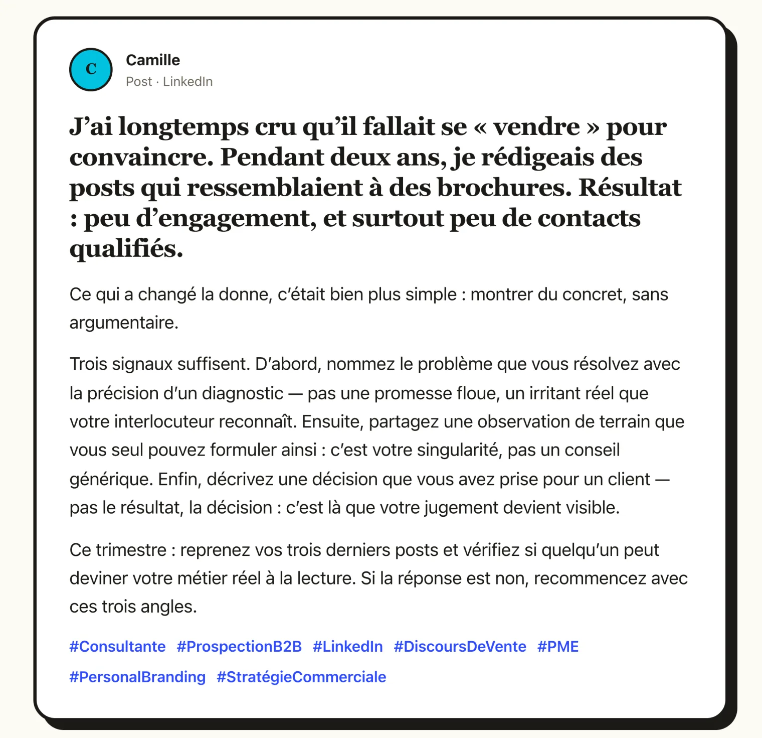 Un post LinkedIn écrit par niouz dans la voix d'une consultante : « J'ai longtemps cru qu'il fallait se “vendre” pour convaincre. », puis trois paragraphes et ses hashtags.